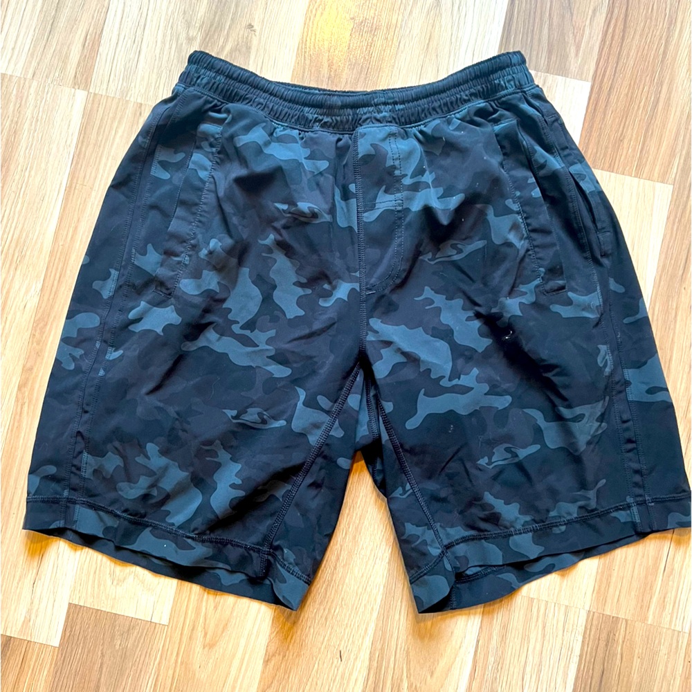 Lulu Lemon Lined shorts size. medium